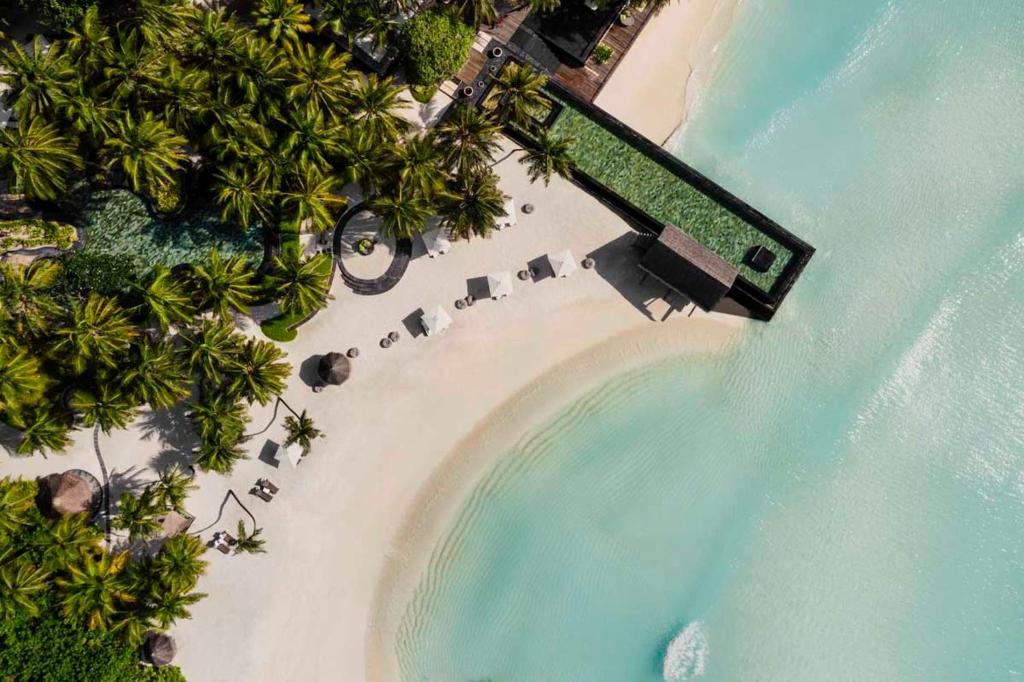 ONE AND ONLY REETHI RAH 5* LUXE
